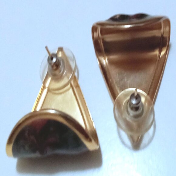 VINTAGE TRIANGLE SHAPED DROP PIERCED EARRINGS GREEN/GOLD - Picture 6 of 6